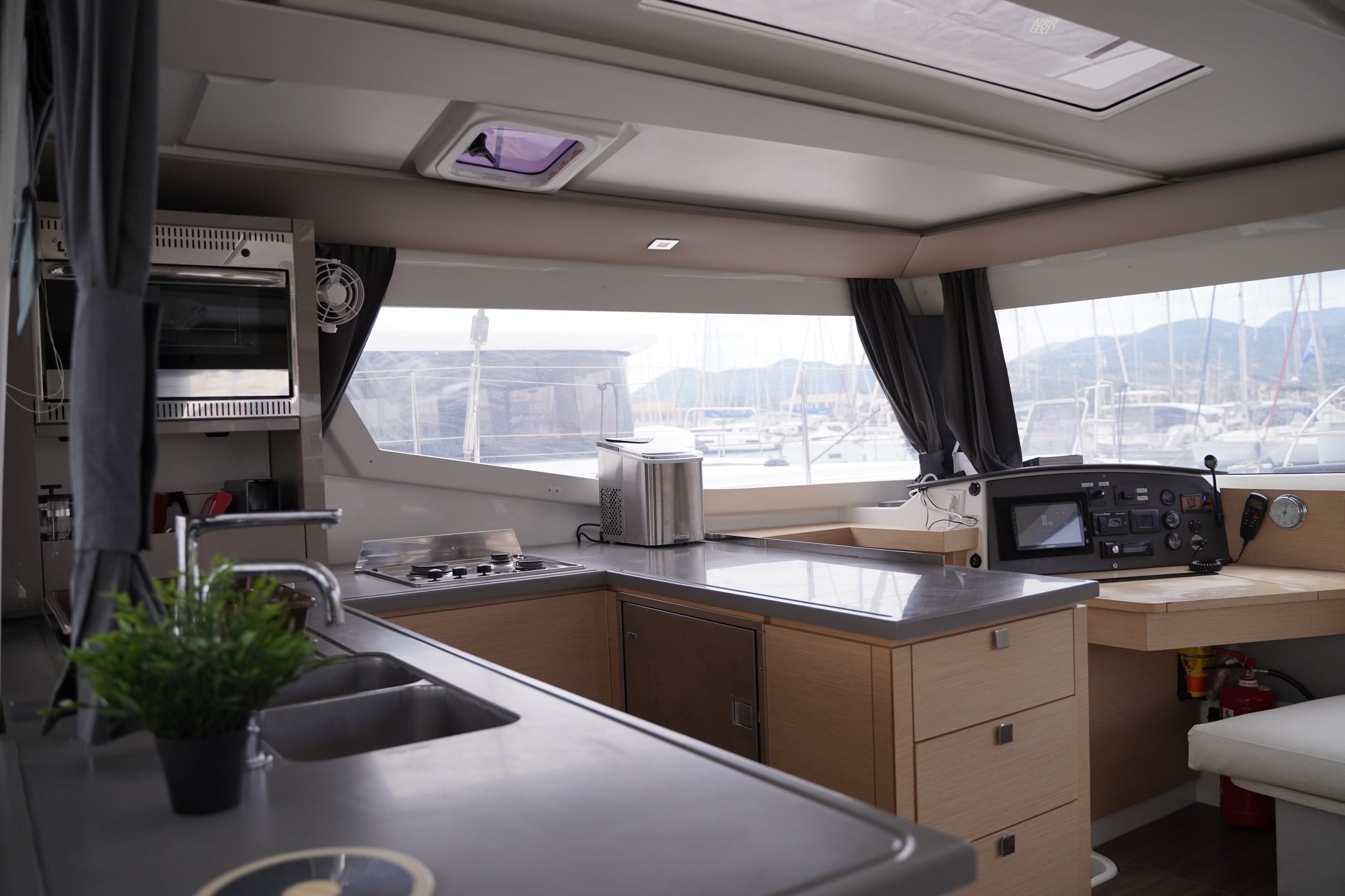 Fountaine Pajot Helia 44 | Sunrise