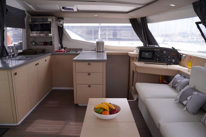 Fountaine Pajot Helia 44 | Sunrise