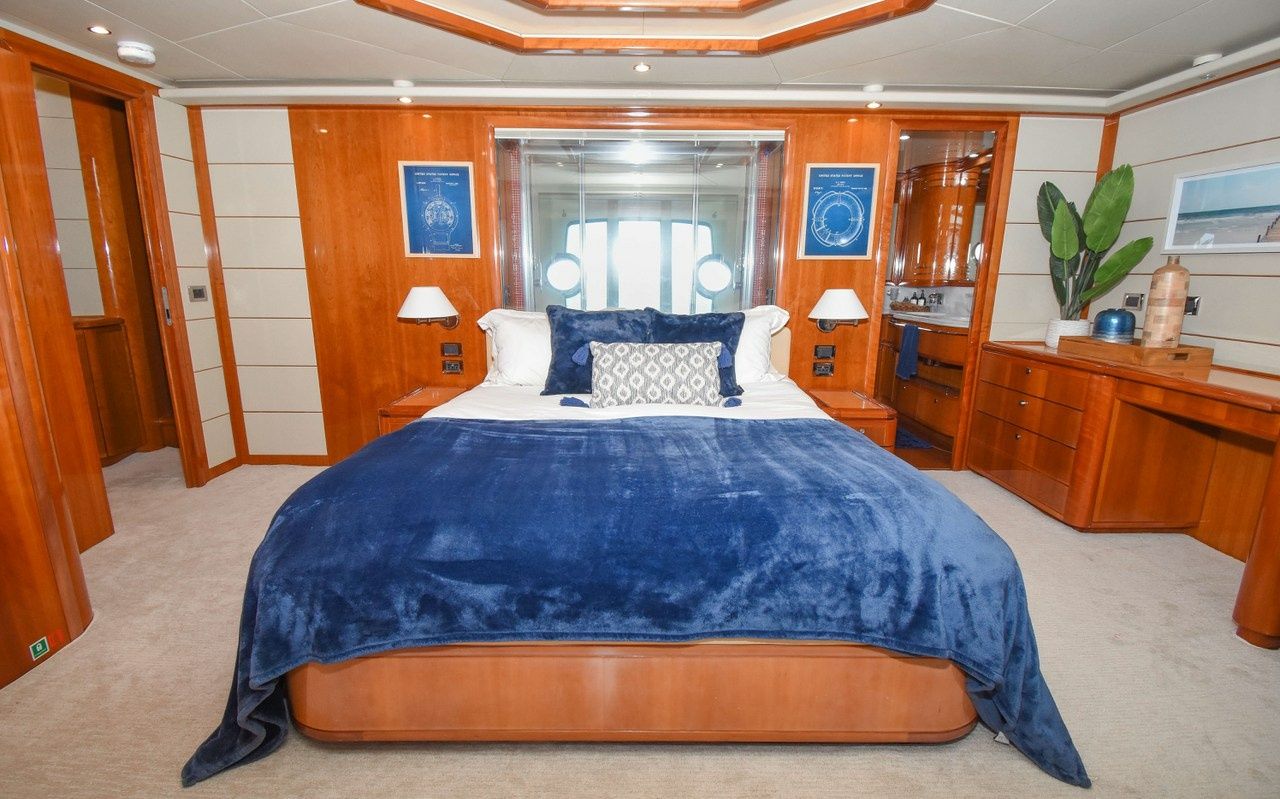 Ferretti 880 | Indulge 2