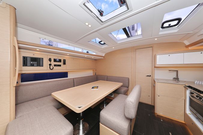 Dufour 470 | Dance