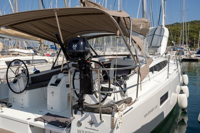 Jeanneau Sun Odyssey 410 | Moustique 2
