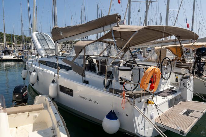 Jeanneau Sun Odyssey 410 | Moustique 2