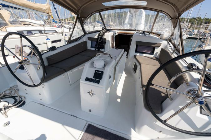 Jeanneau Sun Odyssey 410 | Moustique 2