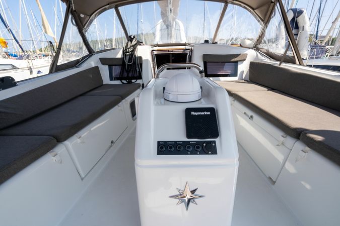 Jeanneau Sun Odyssey 410 | Moustique 2