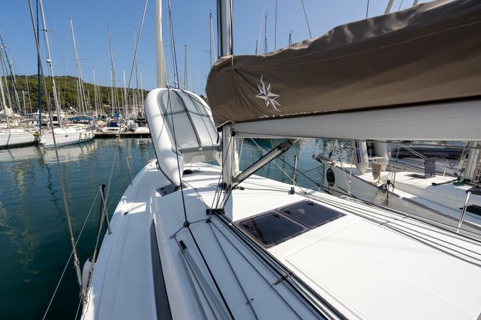 Jeanneau Sun Odyssey 410 | Moustique 2