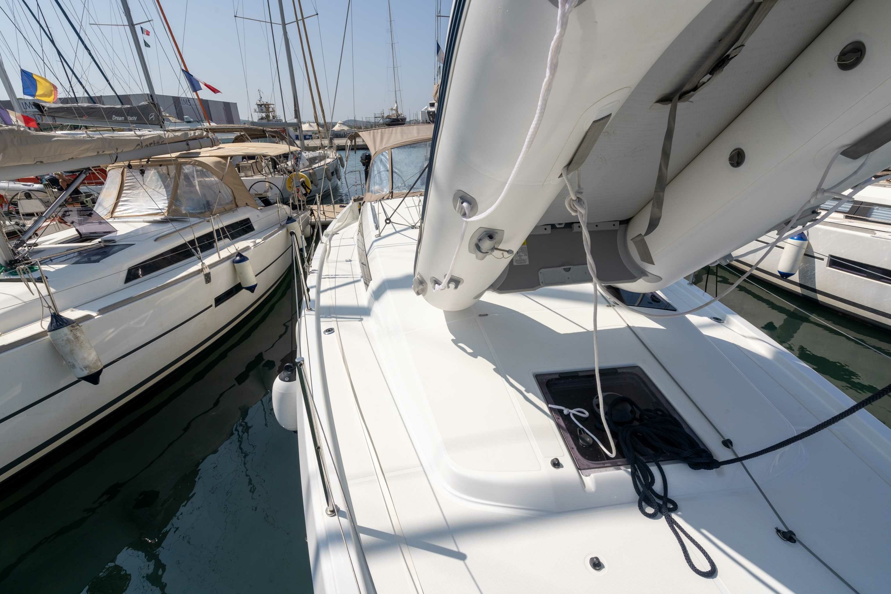 Jeanneau Sun Odyssey 410 | Moustique 2