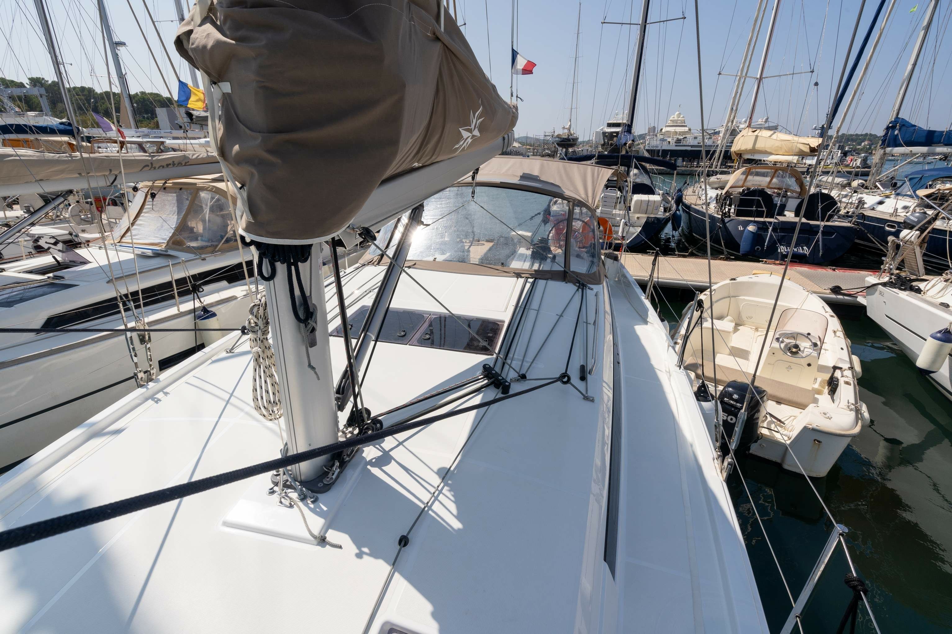 Jeanneau Sun Odyssey 410 | Moustique 2