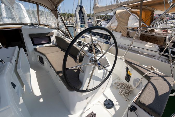 Jeanneau Sun Odyssey 410 | Moustique 2