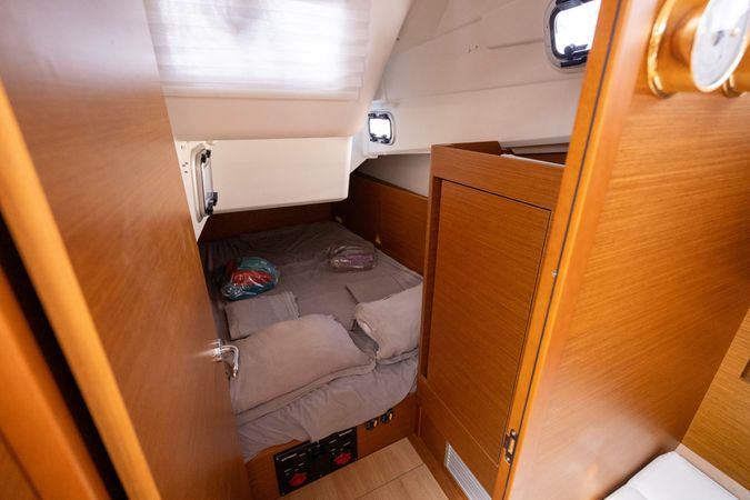 Jeanneau Sun Odyssey 410 | Moustique 2