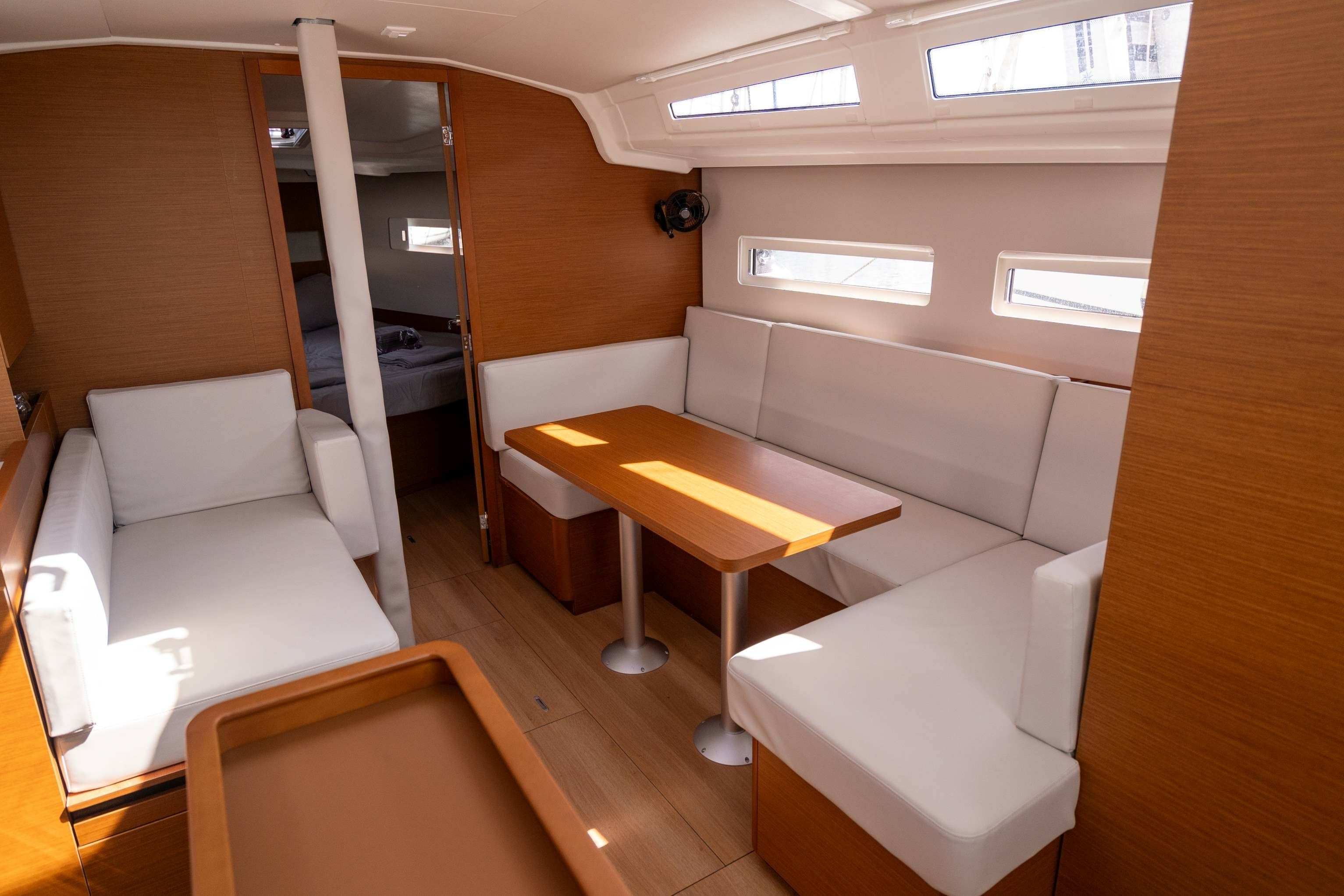 Jeanneau Sun Odyssey 410 | Moustique 2