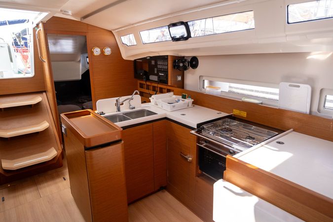 Jeanneau Sun Odyssey 410 | Moustique 2