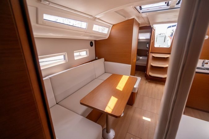 Jeanneau Sun Odyssey 410 | Moustique 2