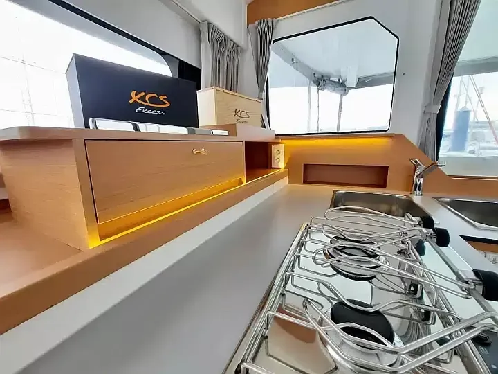 Excess 11 | Albatross