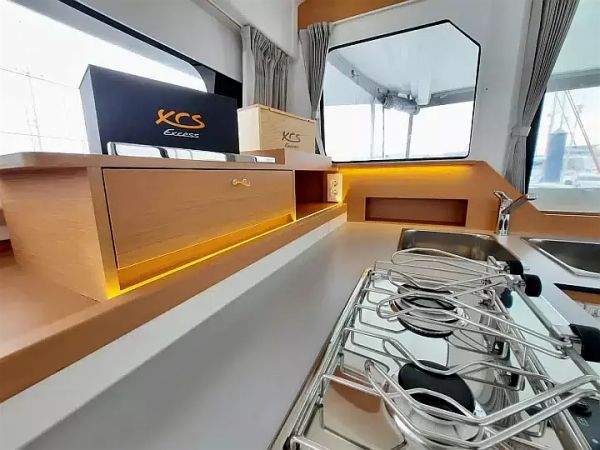 Excess 11 | Albatross