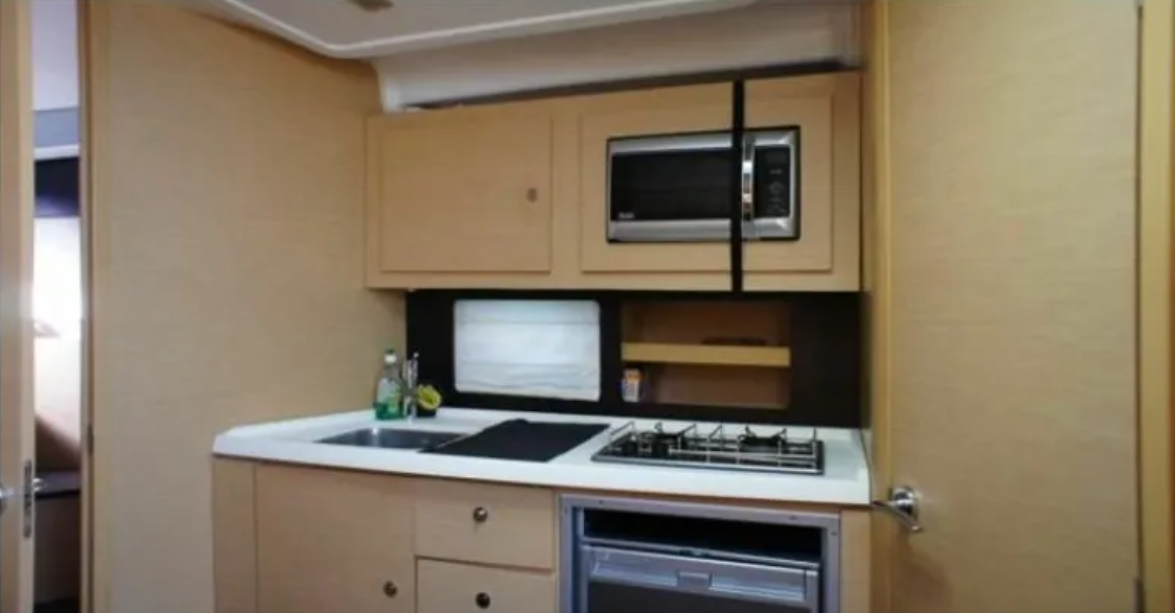 Beneteau Monte Carlo 37 | Coco White