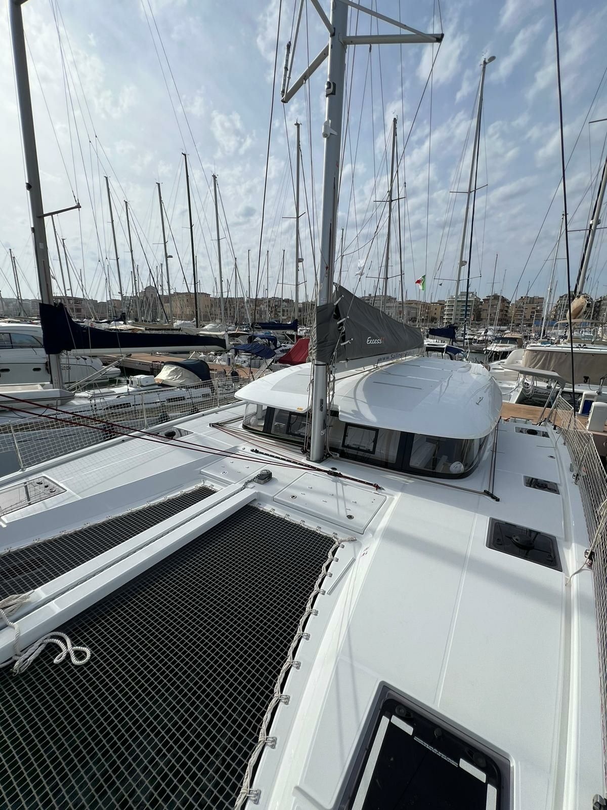 Excess 11 | Pontinesia