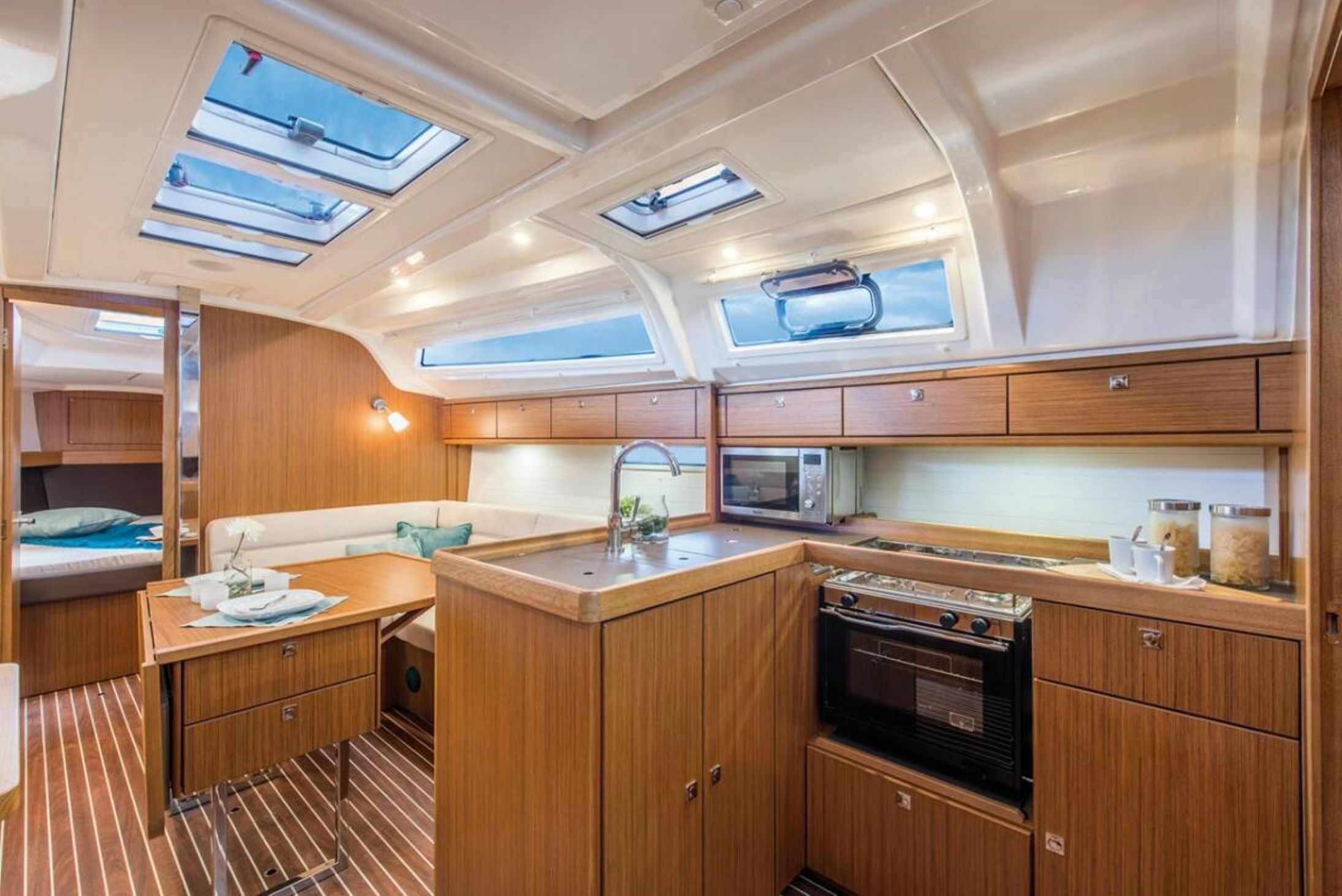 Bavaria Cruiser 37 | Sayra
