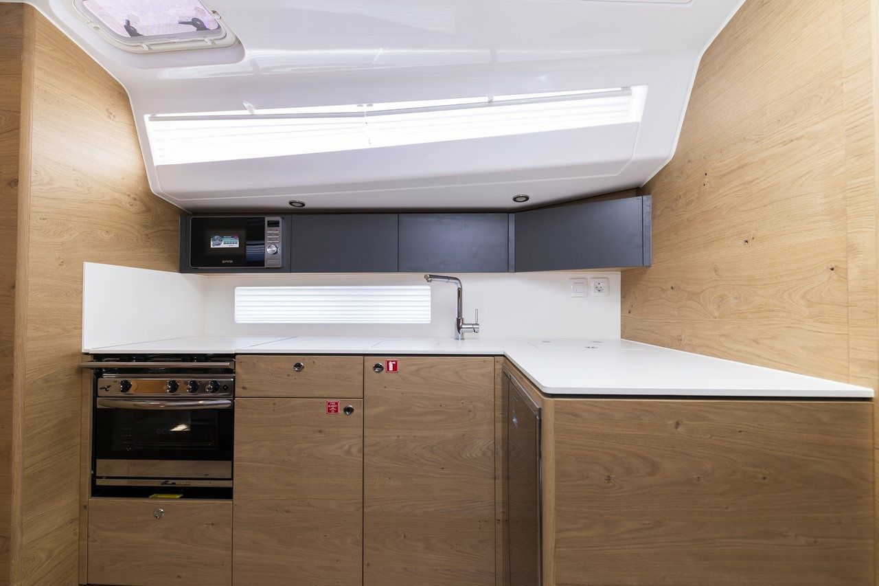 Elan 45 Impression | Amaretto