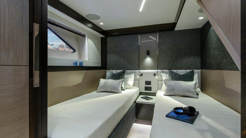 Sunseeker Manhattan 68 | Apollo