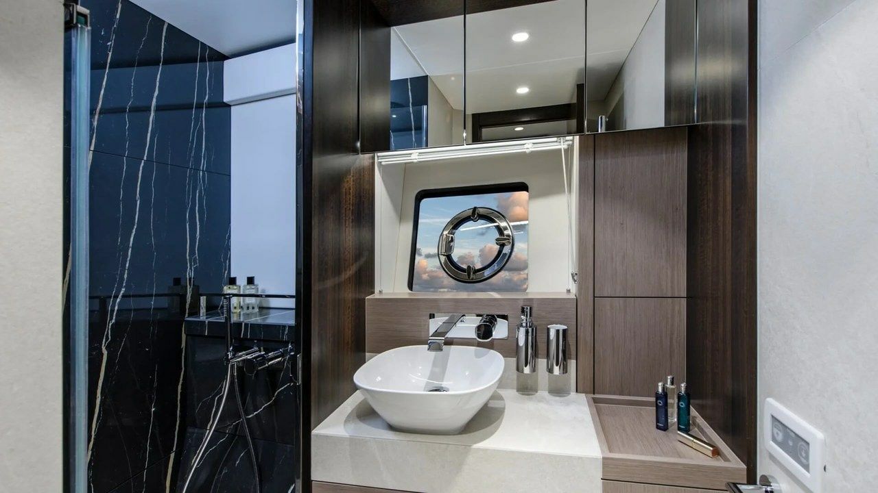 Sunseeker Manhattan 68 | Apollo