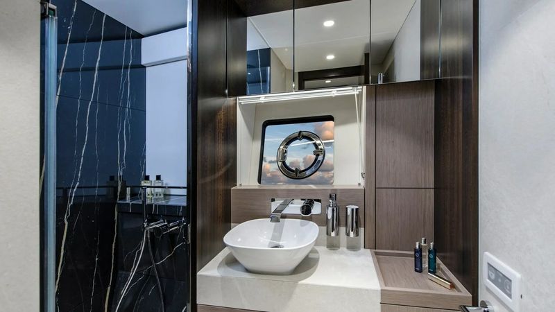 Sunseeker Manhattan 68 | Apollo