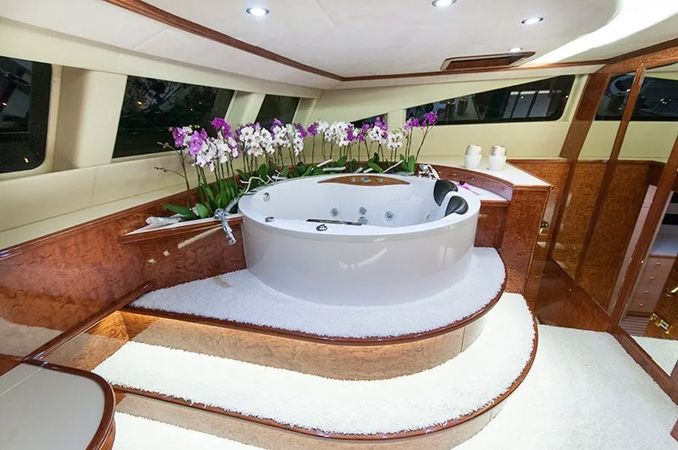 Sunreef 80 | Houbara