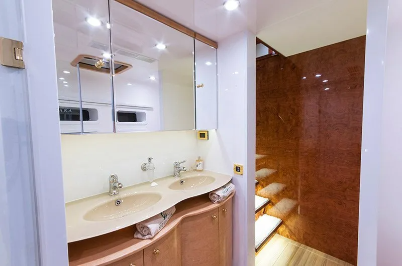 Sunreef 80 | Houbara