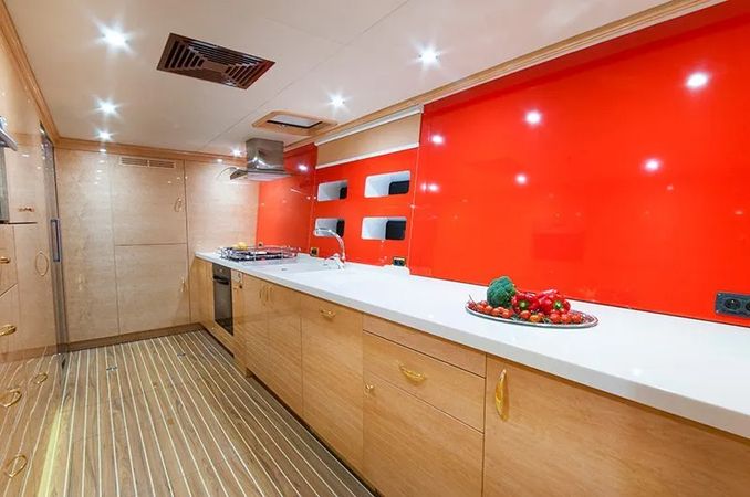 Sunreef 80 | Houbara