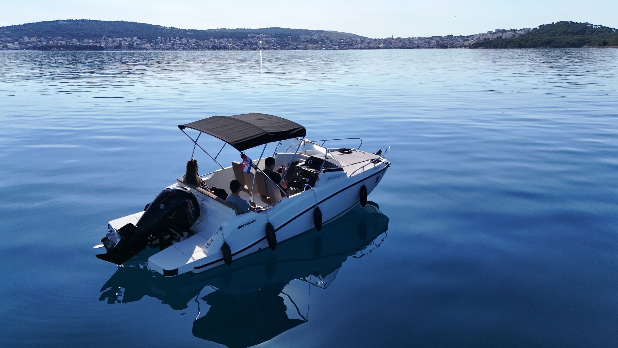 Quicksilver Activ 605 Sundeck | 23