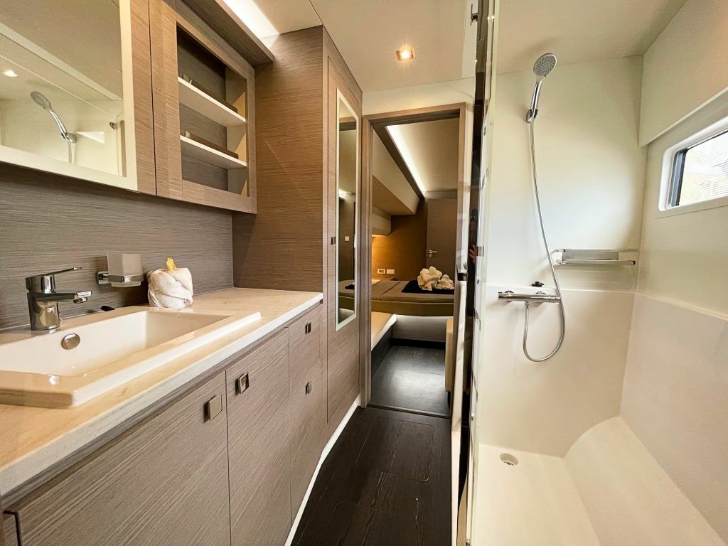 Fountaine Pajot MY 5 | Two J Seas