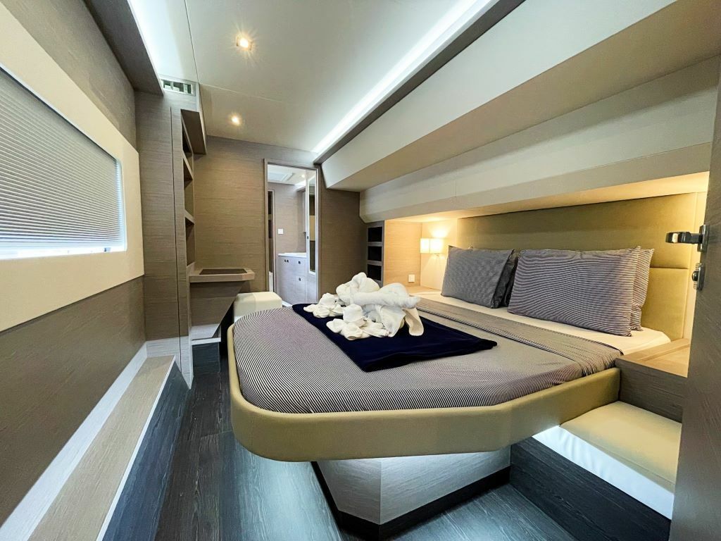 Fountaine Pajot MY 5 | Two J Seas