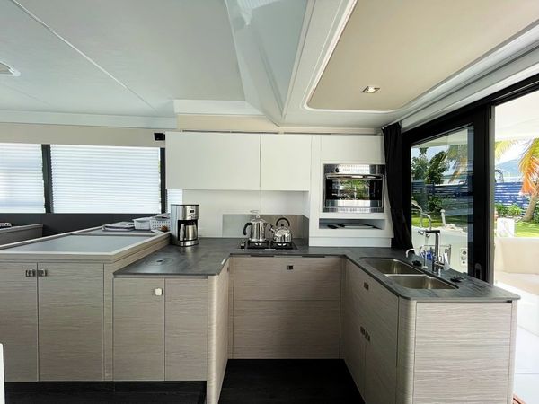 Fountaine Pajot MY 5 | Two J Seas