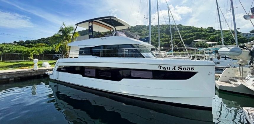 Fountaine Pajot MY 5 | Two J Seas