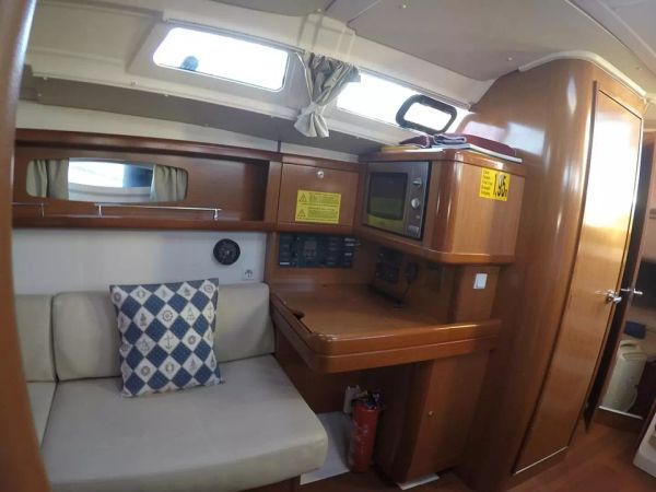 Beneteau Oceanis 37 | Tristaina