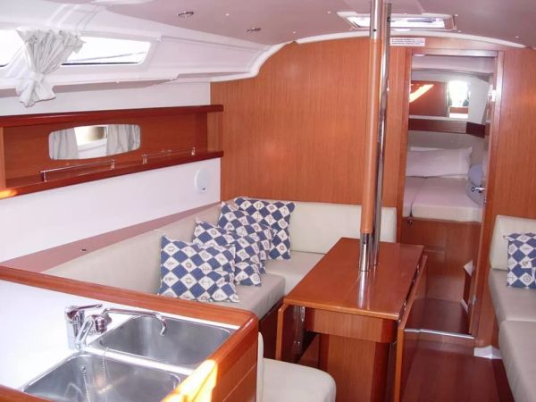 Beneteau Oceanis 37 | Tristaina