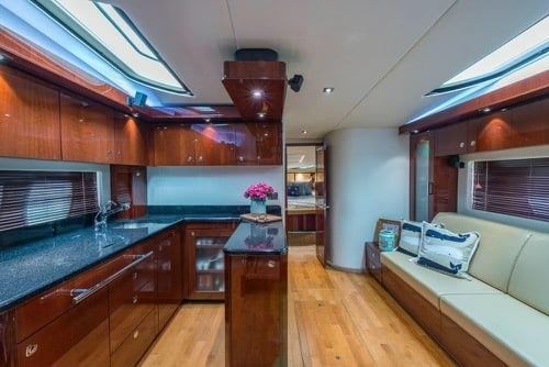 Sea Ray 580 | SeaBarbie