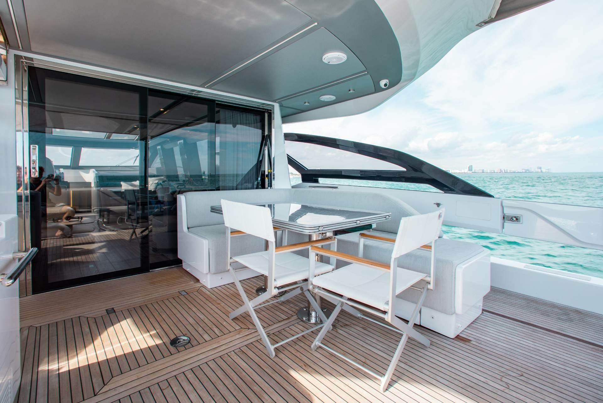Azimut S8 | Hideout