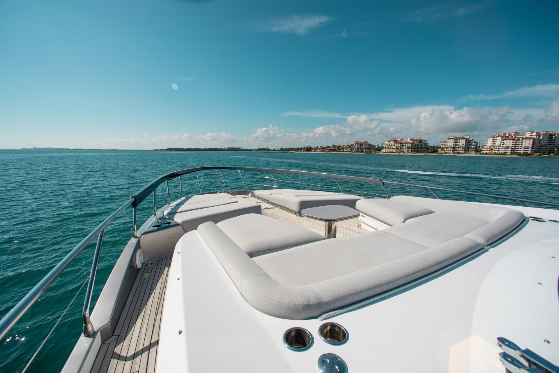 Azimut S8 | Hideout