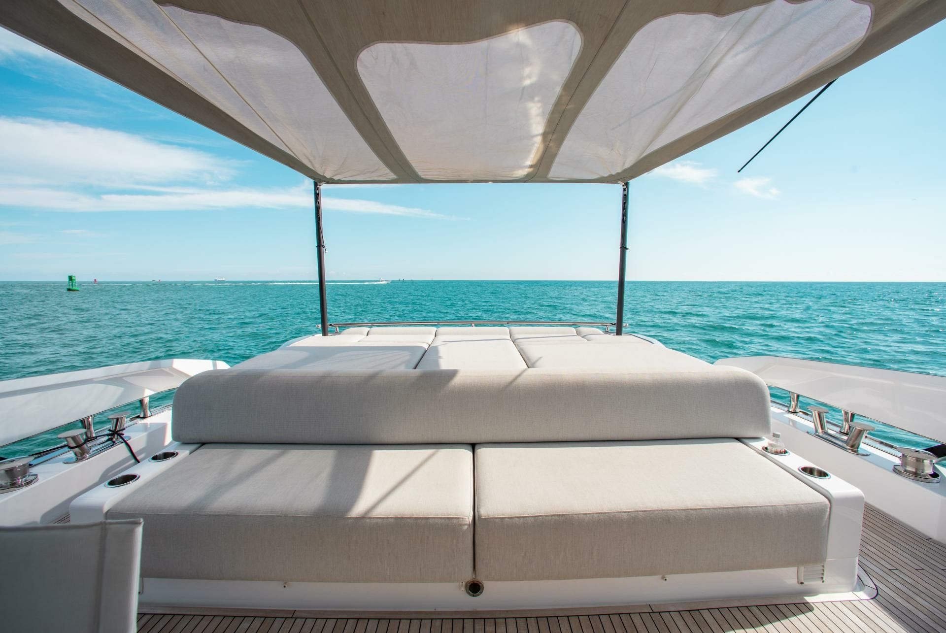 Azimut S8 | Hideout