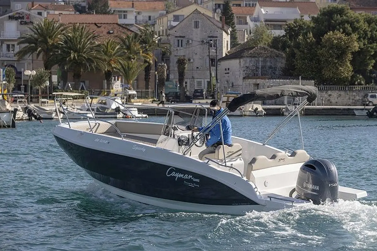 Speedy Cayman 585 | 24