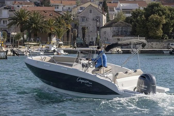 Speedy Cayman 585 | 24