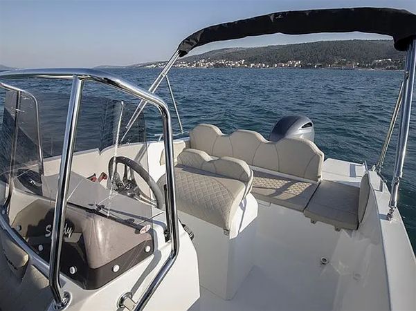 Speedy Cayman 585 | 24