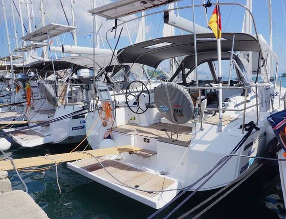 Bavaria C38 | Elaia