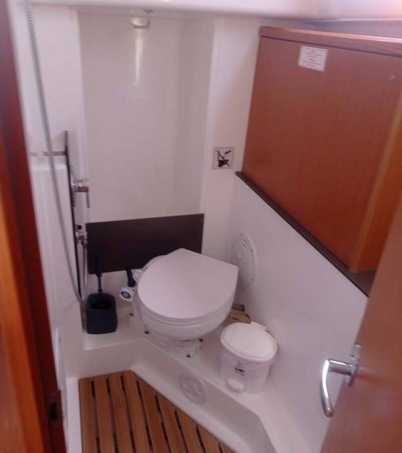 Bavaria Cruiser 34 | Licence To Chill