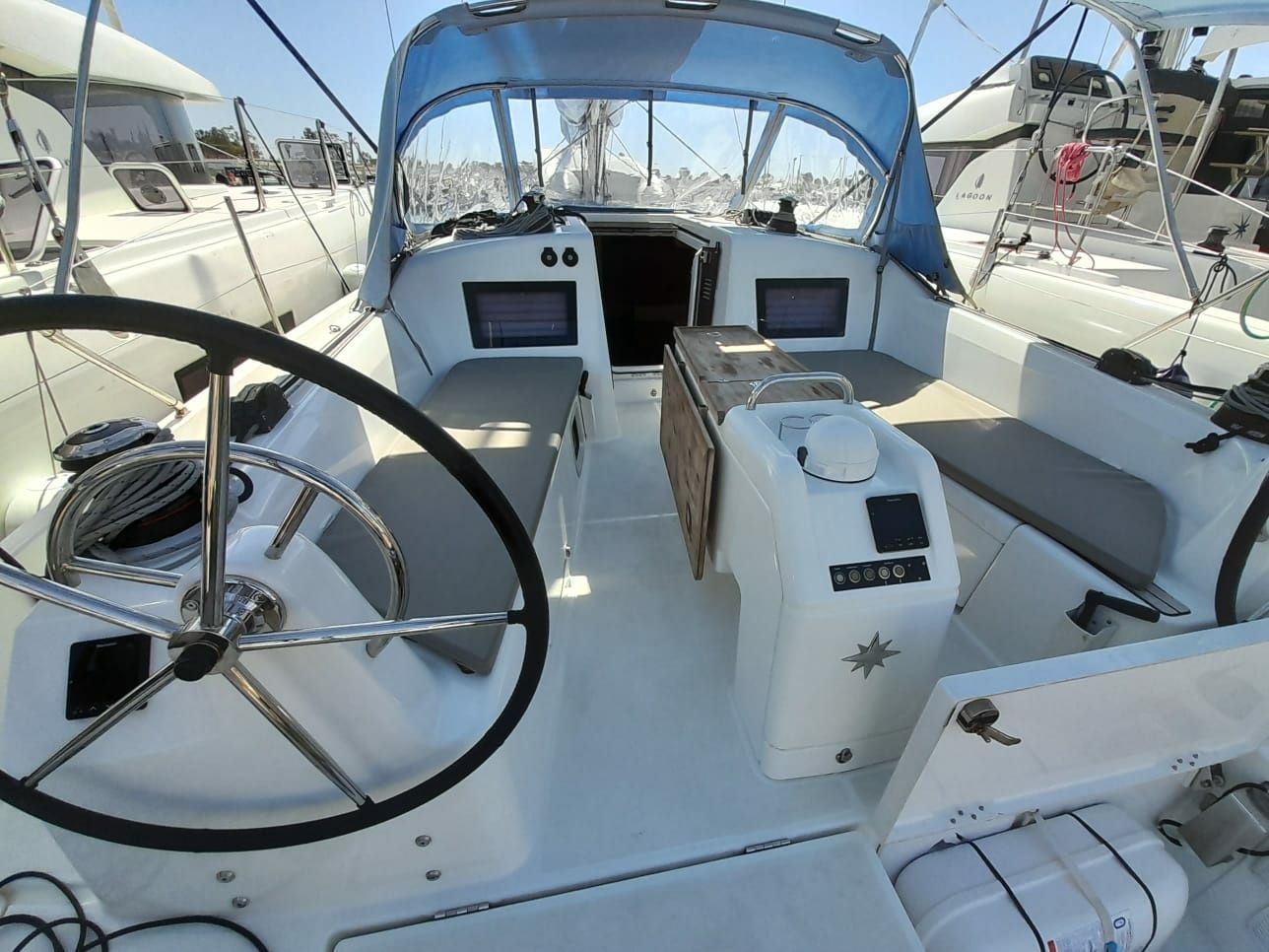 Jeanneau Sun Odyssey 410 | Hygge