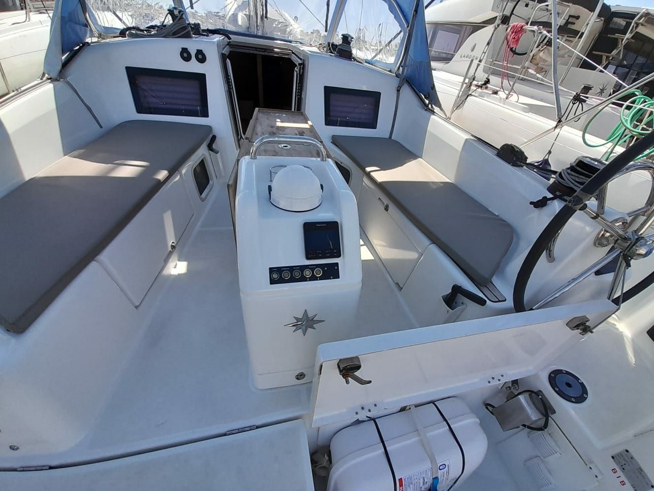 Jeanneau Sun Odyssey 410 | Hygge