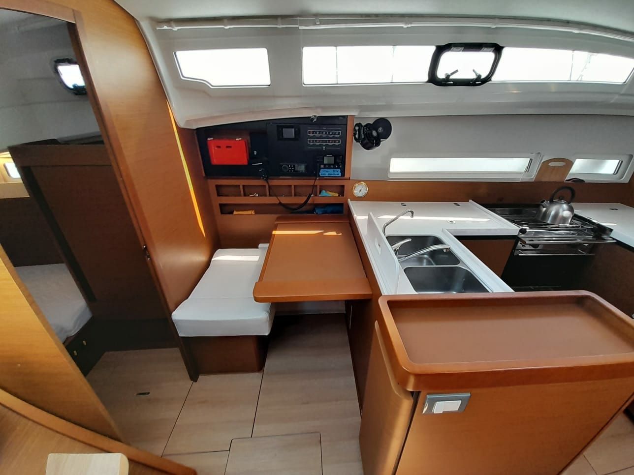 Jeanneau Sun Odyssey 410 | Hygge
