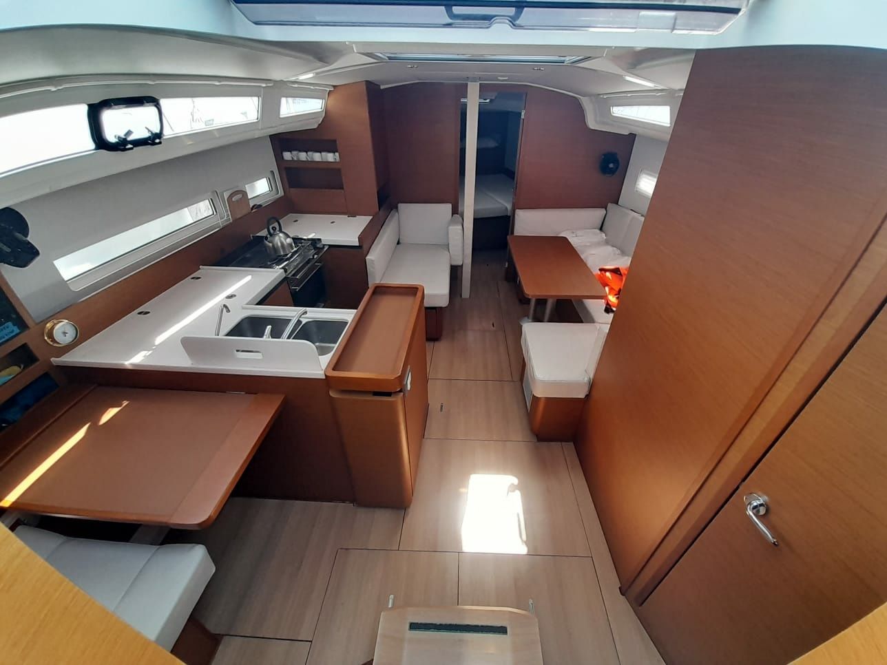 Jeanneau Sun Odyssey 410 | Hygge