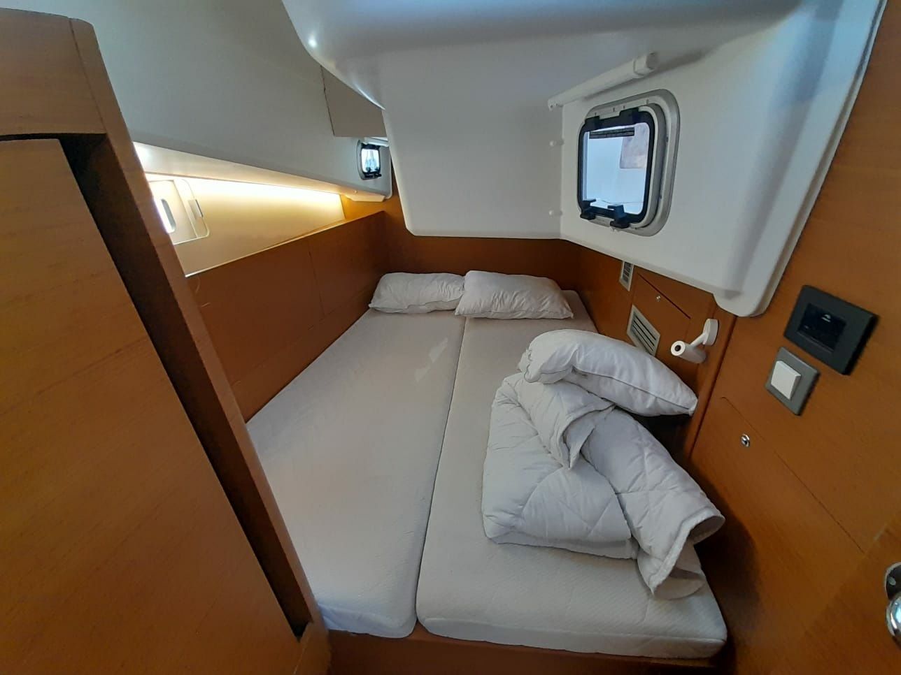 Jeanneau Sun Odyssey 410 | Hygge