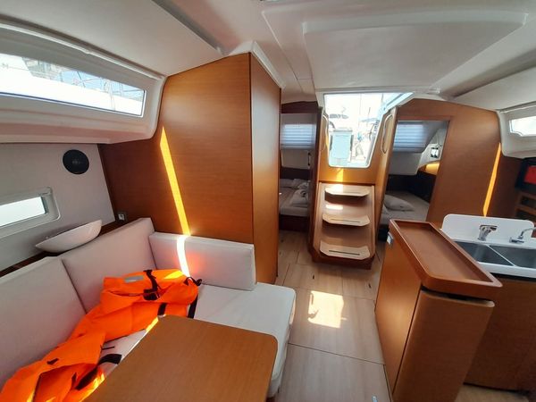 Jeanneau Sun Odyssey 410 | Hygge